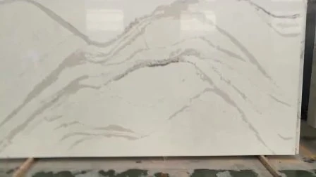 La lastra di pietra di quarzo artificiale assomiglia al marmo